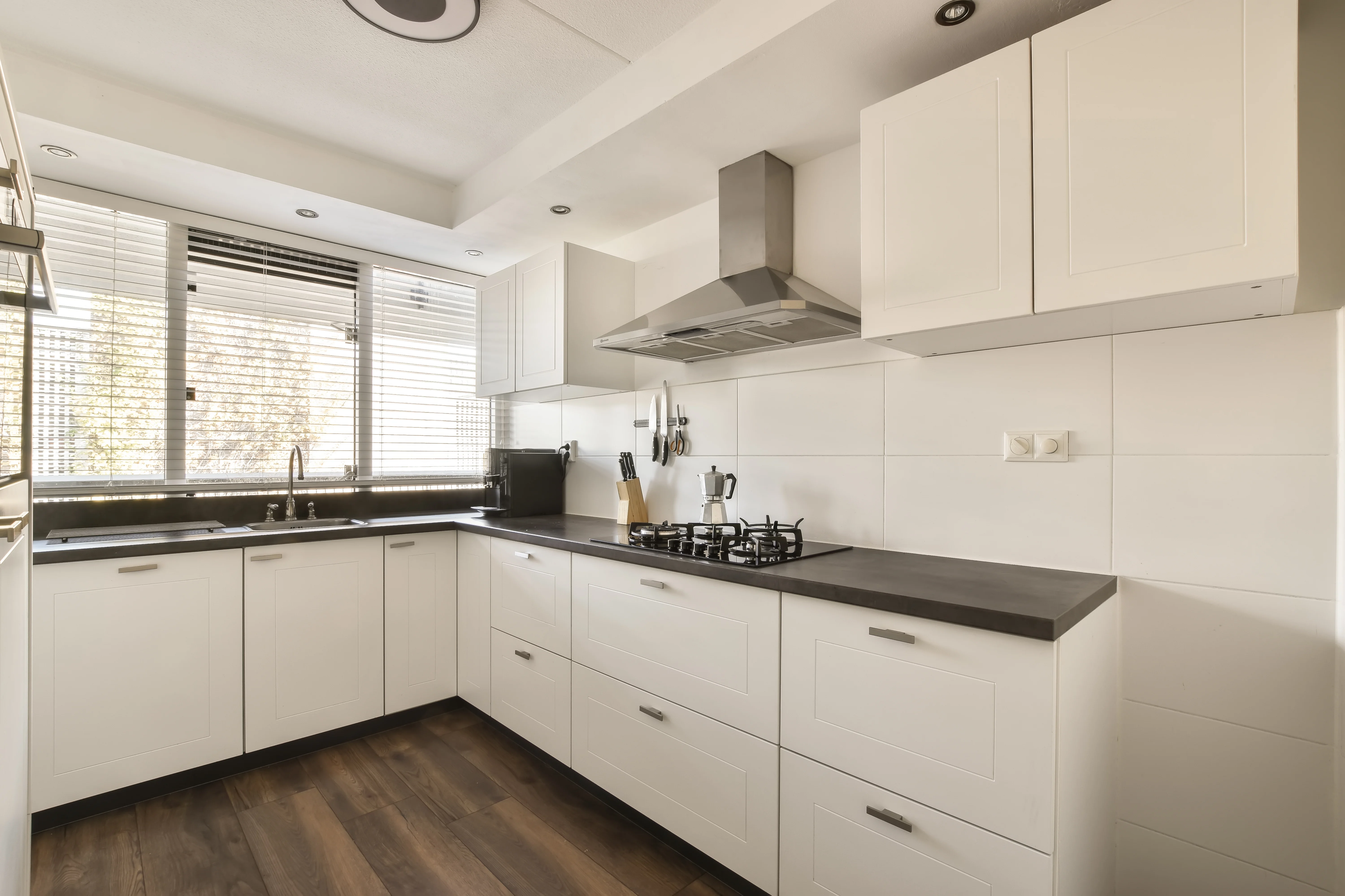 Best Laminates for Kitchen Cabinets in India – Waterproof, Durable Finishes Guide